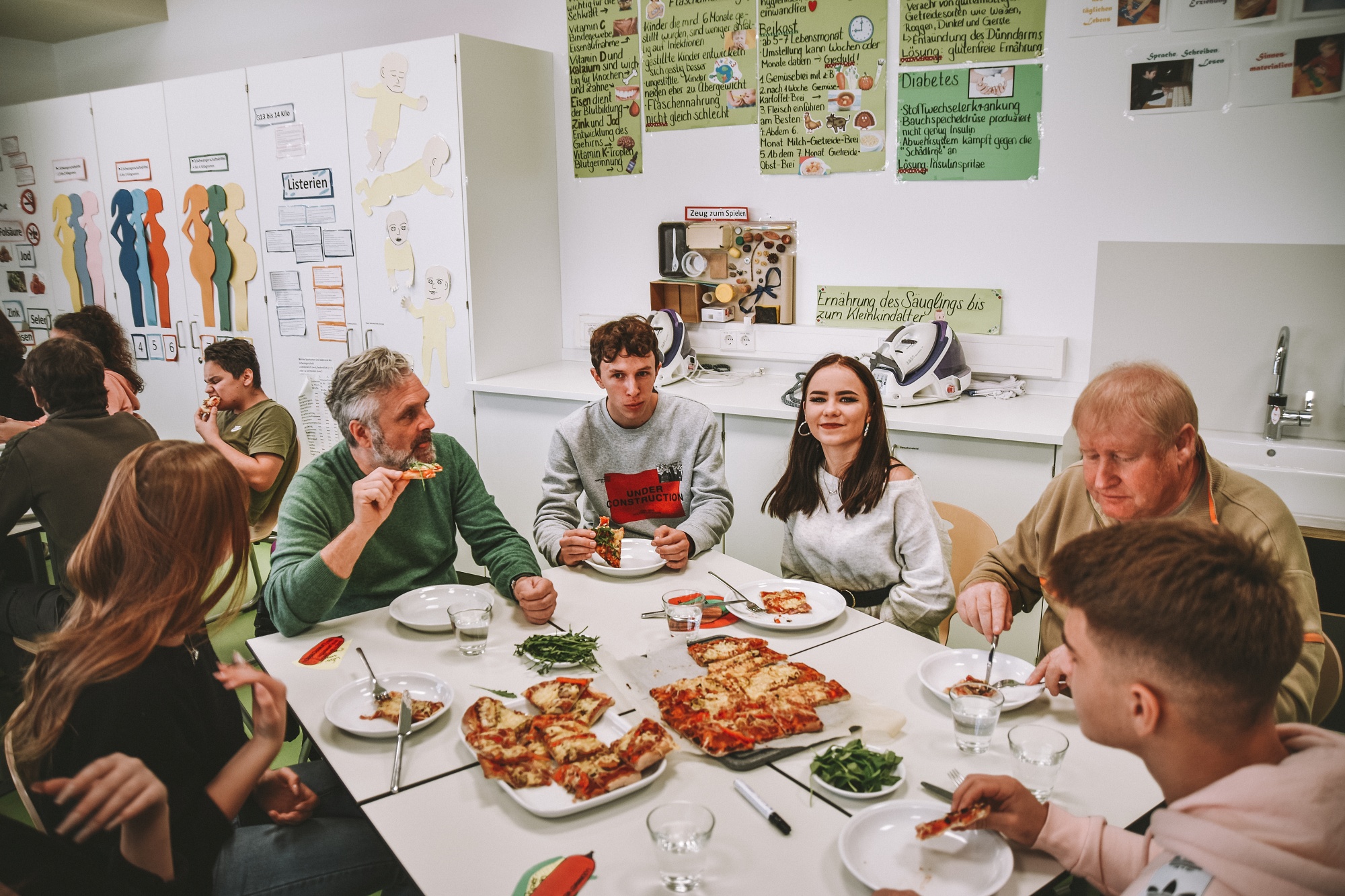 Pizzaessen mit Gemeinderäten