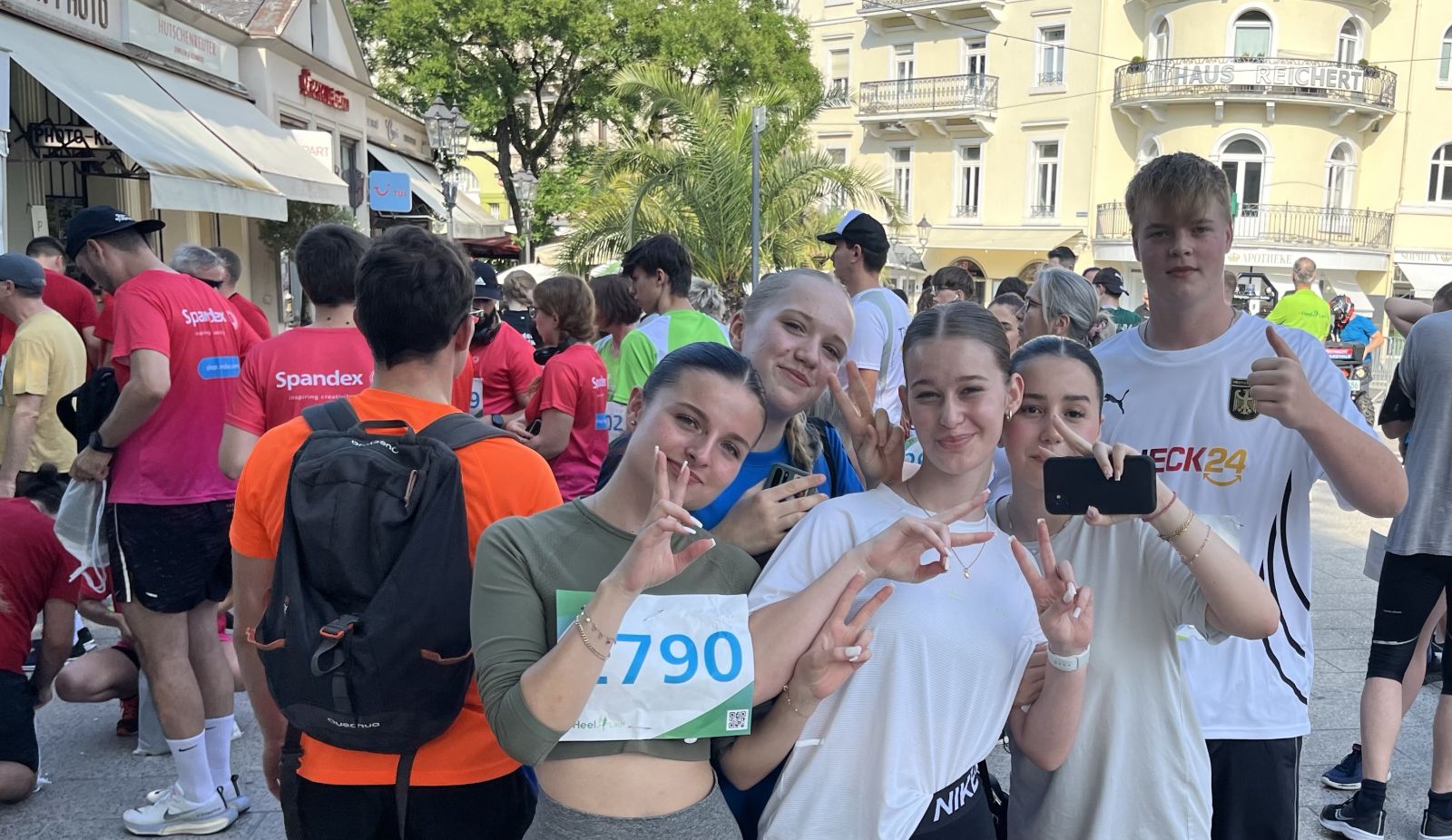 Schülerinnen und Schüler der LvK-RS beim Heel-Lauf in Baden-Baden