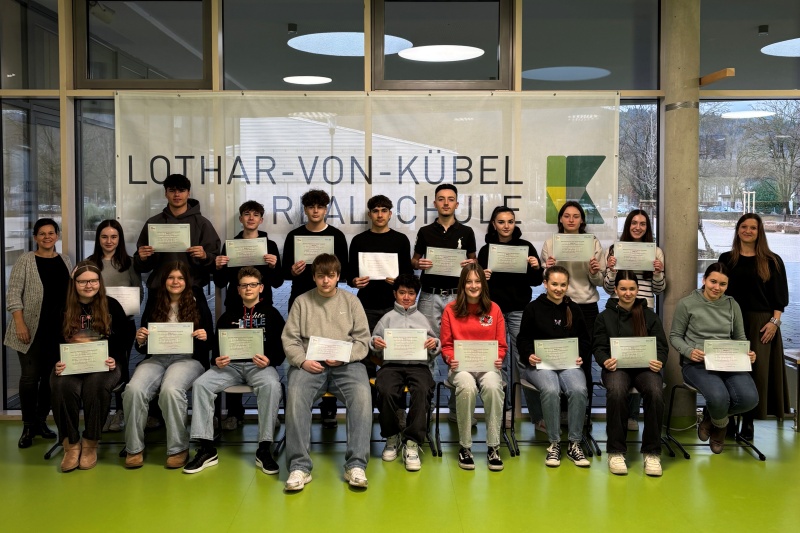 SchülerInnen mit DELF Zertifekaten