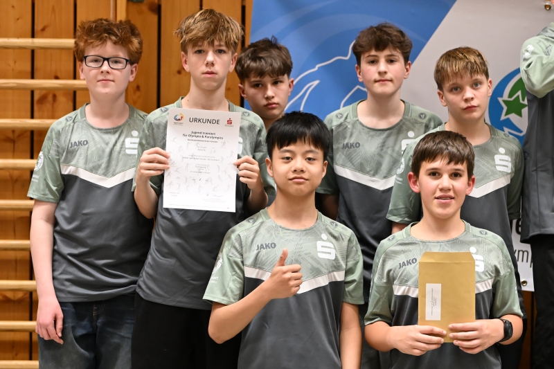 Unser Tischtennismannschaft auf dem Podest